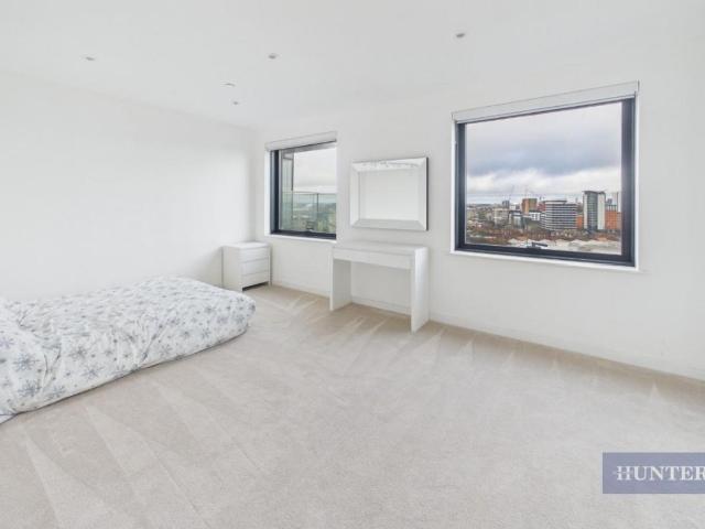 Flat for sale in Ocean Village, City Of Southampton