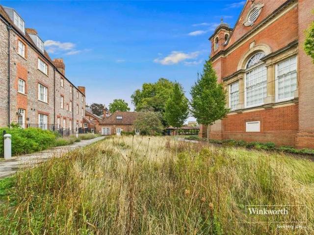 Flat for sale in Newtown, Reading
