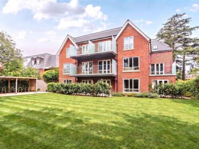Flat for sale in Gerrards Cross, Denham