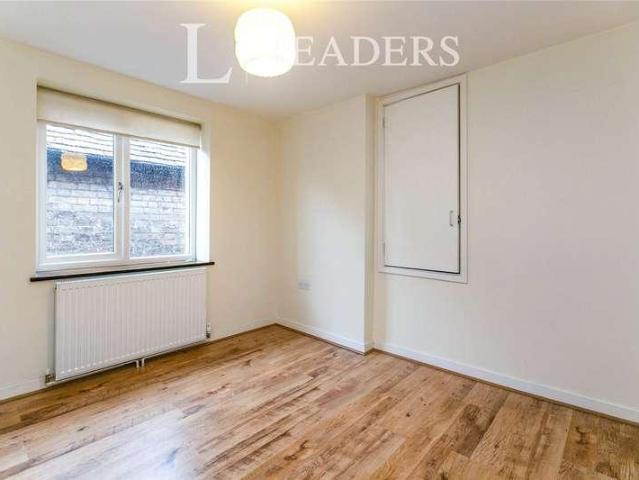 Flat for sale in The Butts, Kent