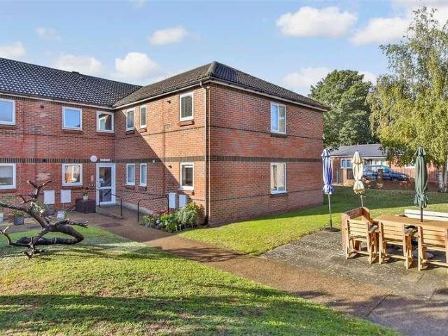 Flat for sale in Rainham, Gillingham