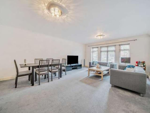 Flat for sale in Northwood, Northwood