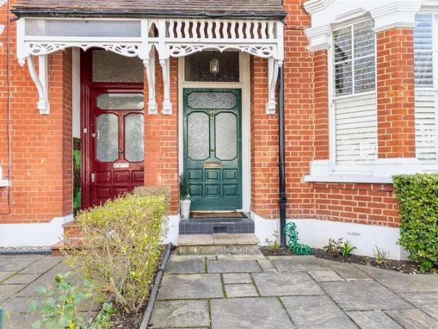Flat for sale in Brondesbury, Greater London