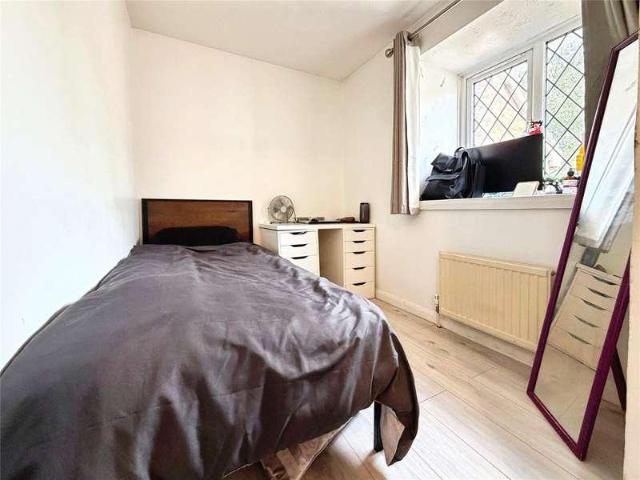 Flat for sale in Yiewsley, Greater London