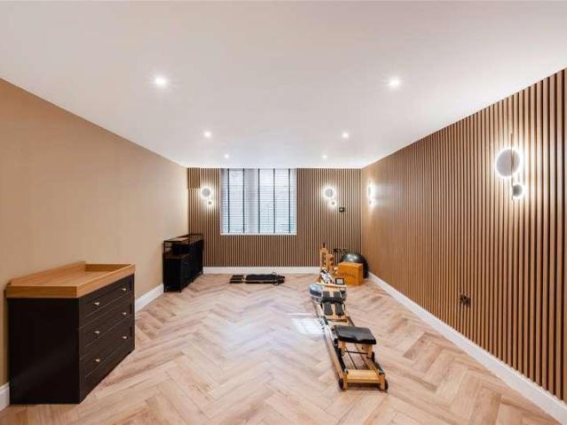 Flat for sale in Royal Borough of Kensington and Chelsea, Greater London