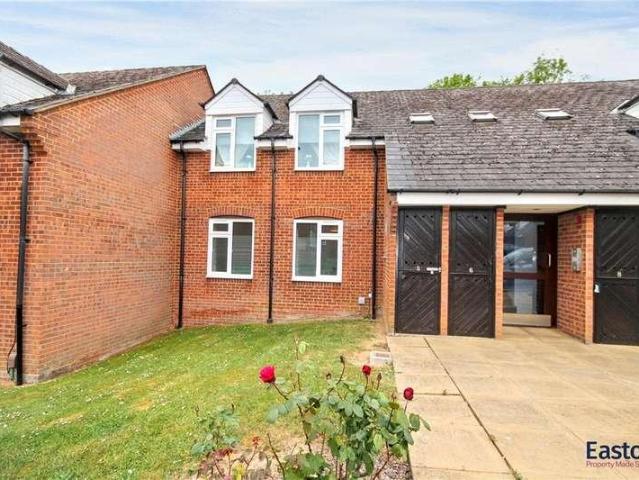 Flat for sale in Tattenham Corner, Red Hill