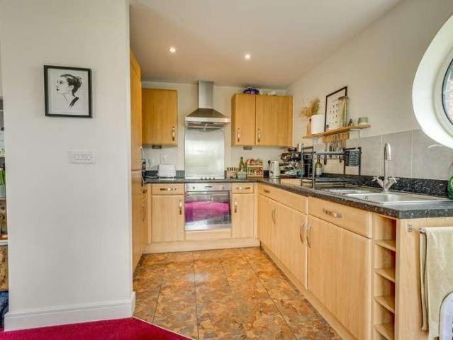 Flat for sale in Leighton-Linslade, Linslade
