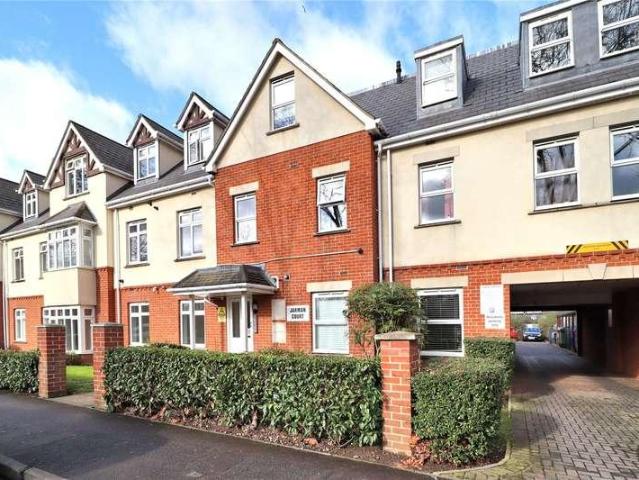 Flat for sale in Horsell, Woking