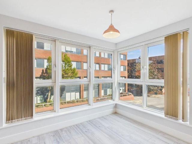Flat for sale in Basingstoke, Basingstoke and Deane