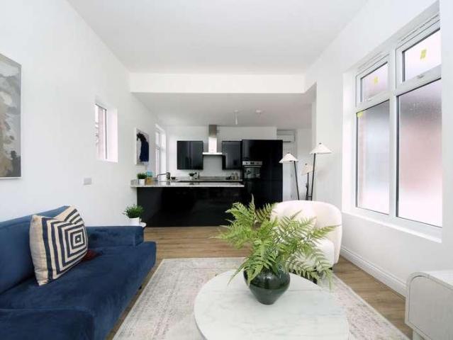 Flat for sale in London Borough of Ealing, Perivale