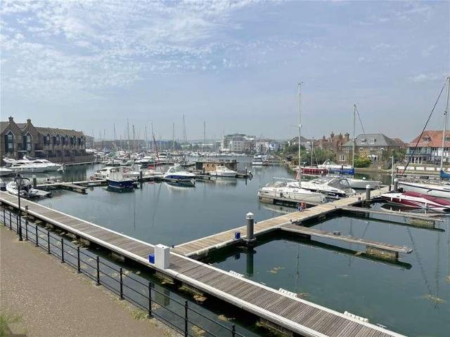Flat for sale in Crumbles, Eastbourne