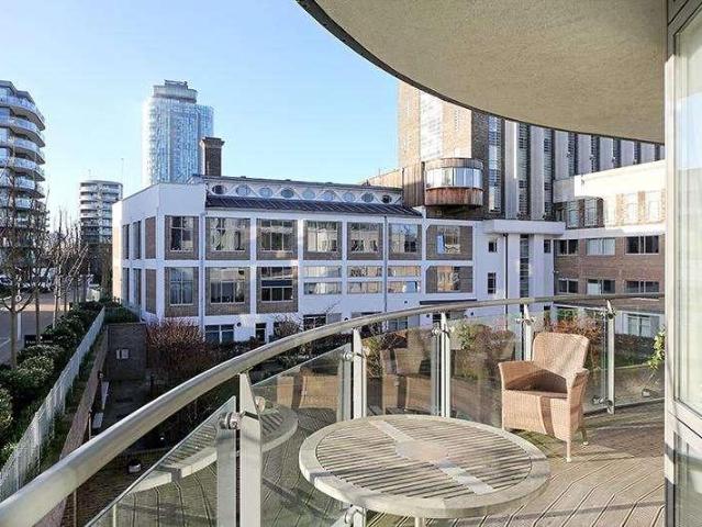 Flat for sale in London Borough of Hounslow, Greater London