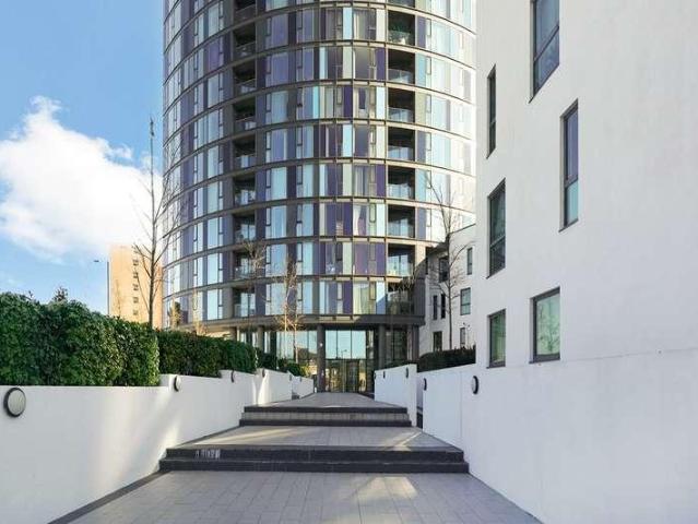 Flat for sale in Croydon, Broad Green