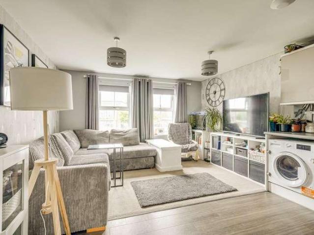 Flat for sale in Leighton-Linslade, Leighton Buzzard