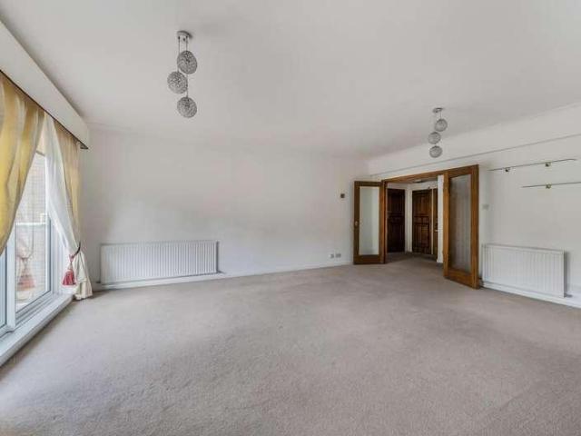 Flat for sale in Little Stanmore, Greater London