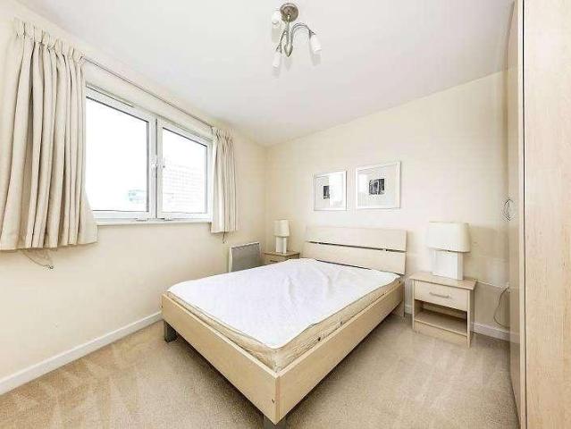 Flat for sale in Horsell, Woking
