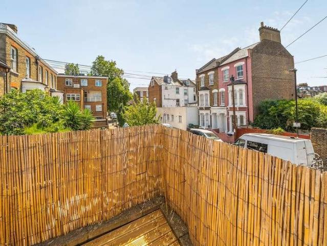 Flat for sale in Holloway, Greater London
