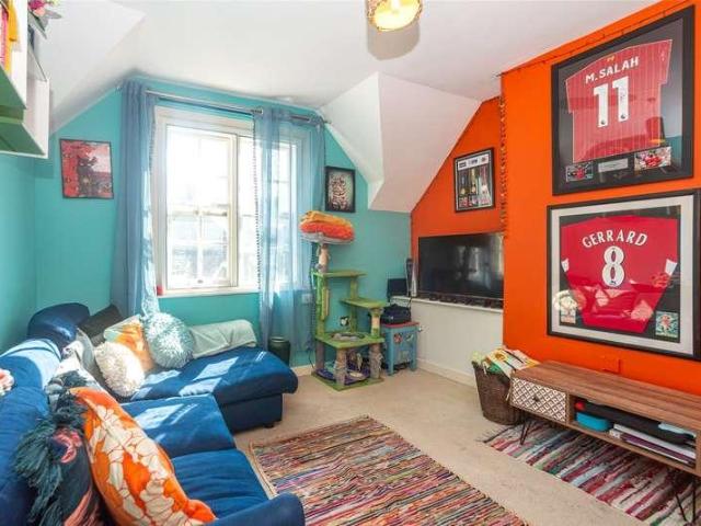 Flat for sale in Llanfairfechan, Wales