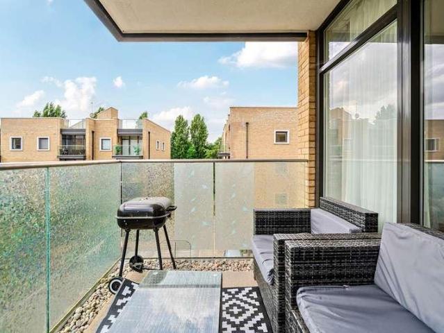 Flat for sale in London Borough of Hounslow, Spring Grove