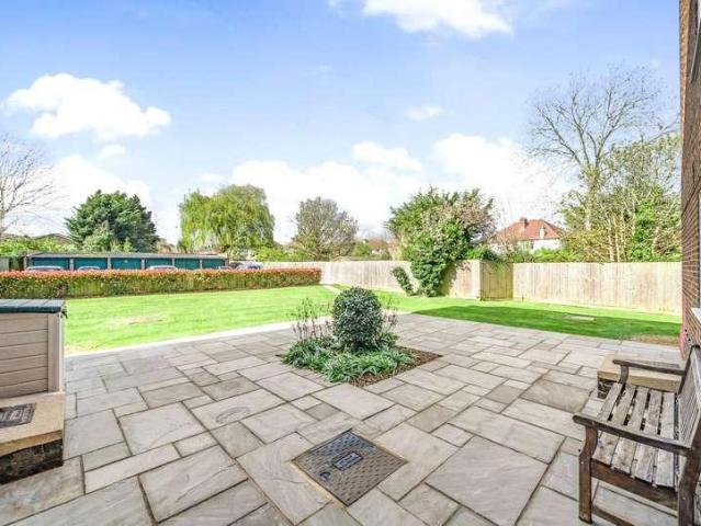 Flat for sale in Cuddington, Epsom and Ewell