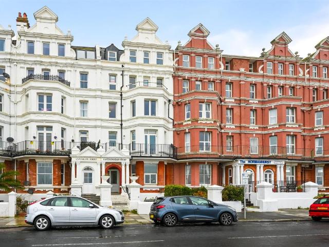 Flat for sale in Central, Heathlands