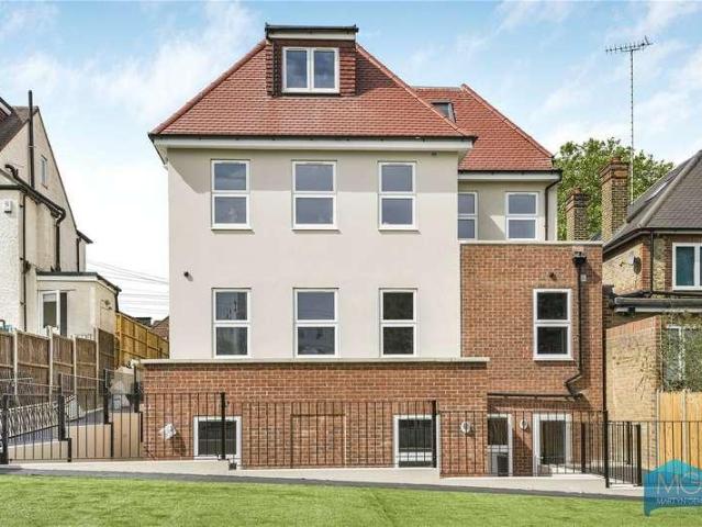 Flat for sale in Brunswick Park, Greater London