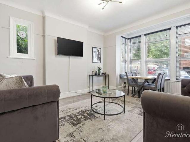 Flat for sale in Alton Barnes, Essex