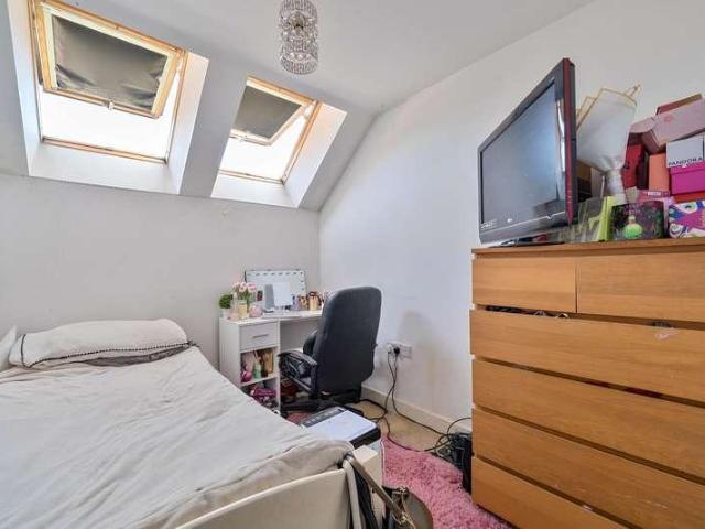 Flat for sale in Lower Halliford, Surrey