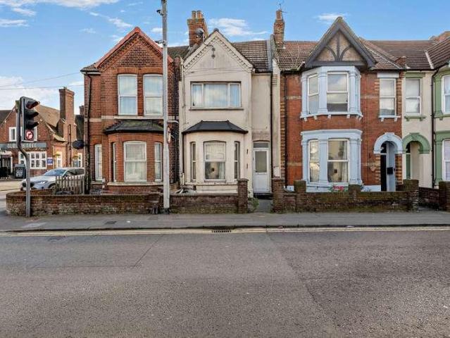 Flat for sale in Gillingham