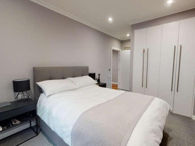 Flat for sale in Isle Of Dogs, Greater London