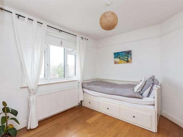 Flat for sale in Kingsdown Park, The Bridge