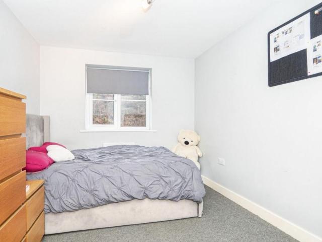 Flat for sale in Pudsey, West Yorkshire