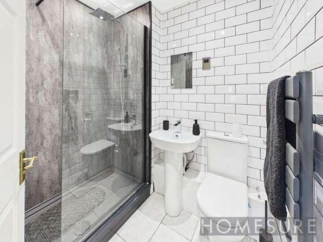 Flat for sale in Calderstones