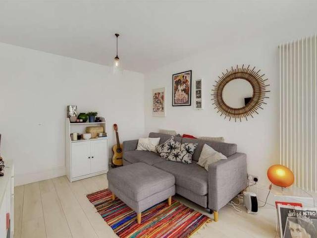 Flat for sale in Pimlico, Greater London