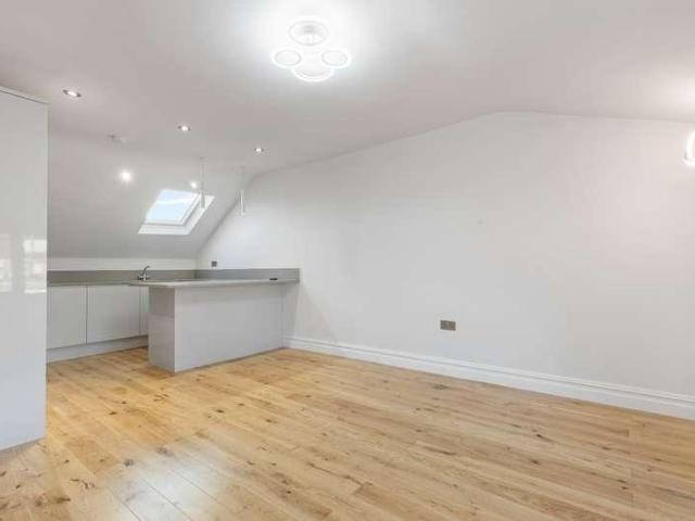Flat for sale in West Hampstead, Greater London