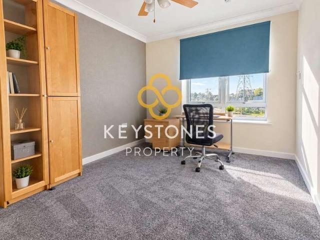 Flat for sale in Hythe, Colchester