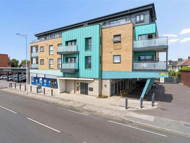 Flat for sale in Chadwell Heath, Greater London