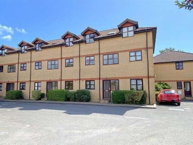Flat for sale in Fishersgate, West Sussex