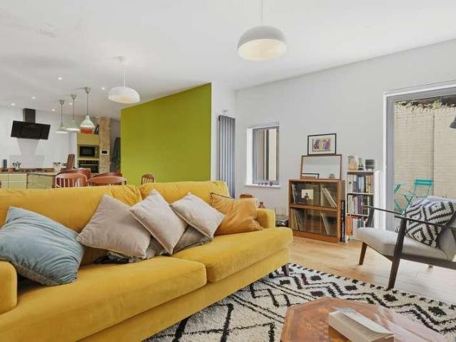Flat for sale in Feckenham, City Of Bristol