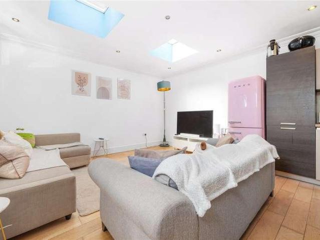 Flat for sale in East Dulwich, Greater London