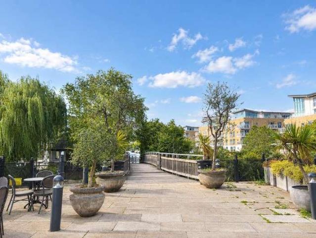Flat for sale in London Borough of Hounslow, Greater London