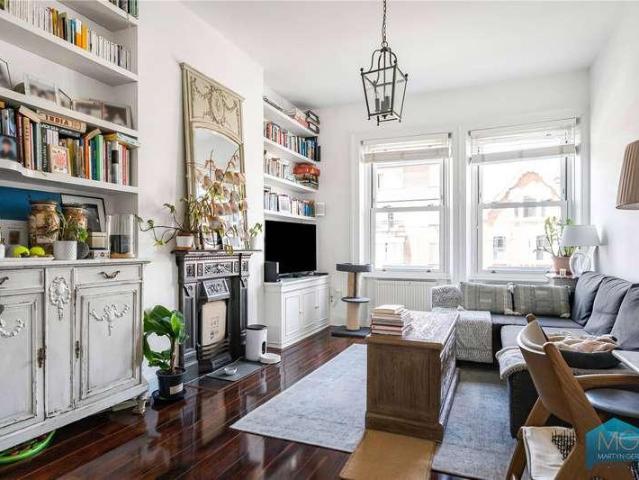 Flat for sale in Crouch End, Greater London