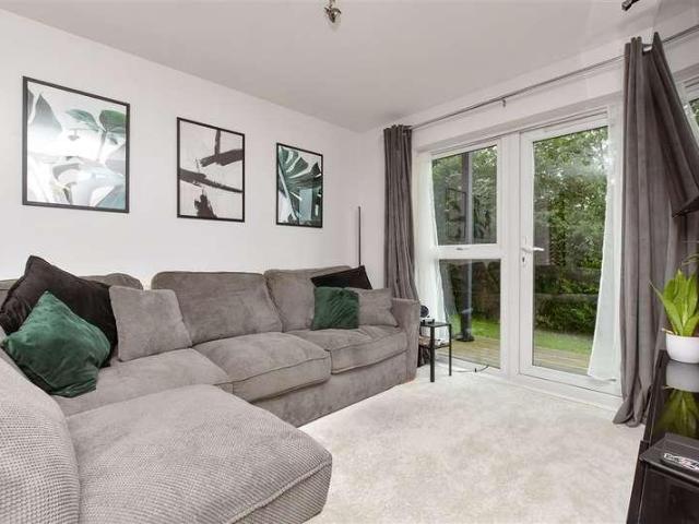 Flat for sale in Pachesham Park, Surrey