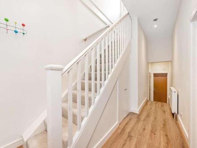 Flat for sale in London Borough of Lewisham, Bell Green