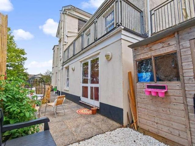 Flat for sale in Weir Quay, Devon