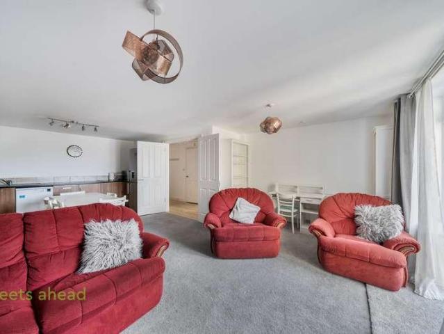 Flat for sale in London Borough of Croydon, South Norwood