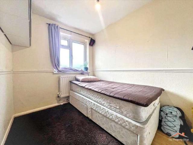 Flat for sale in Wealdstone, Greater London