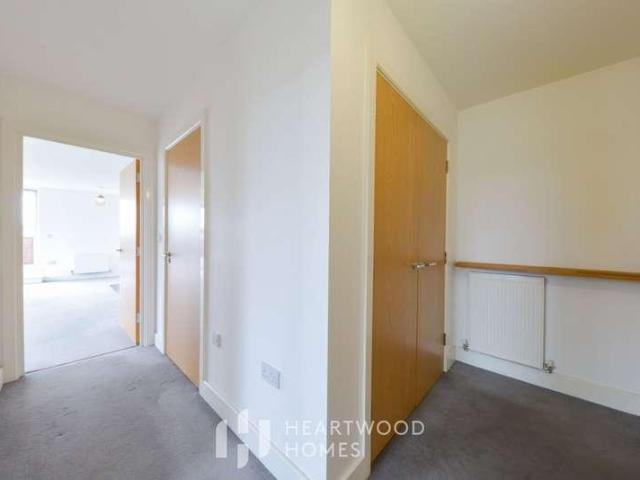 Flat for sale in St Albans, Five Acres