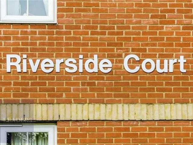 Flat for sale in Chipping Hill, Essex