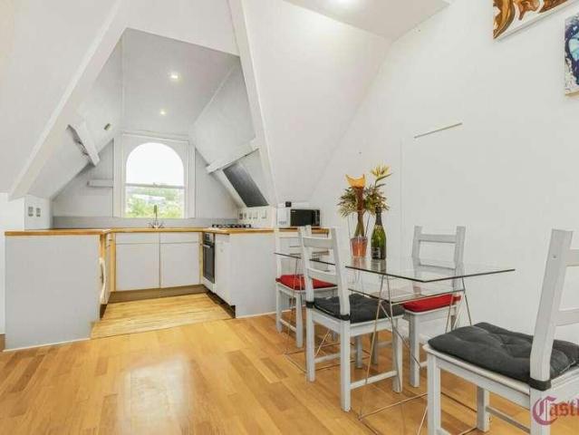Flat for sale in Crouch Hall Park, Greater London